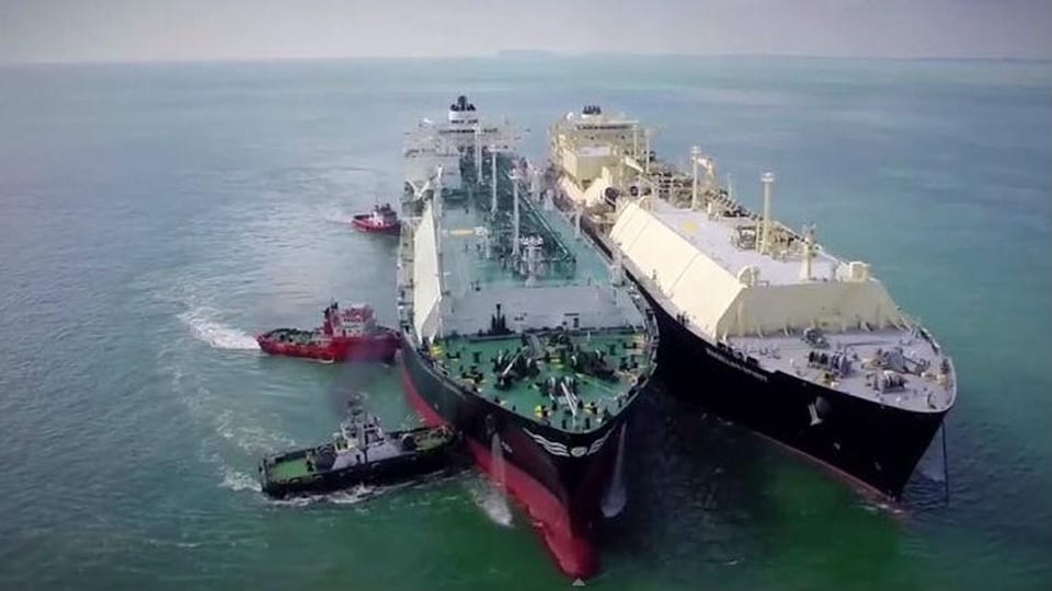 Shipping American oil to China while avoiding American terminals, the case of the supertanker switcheroo