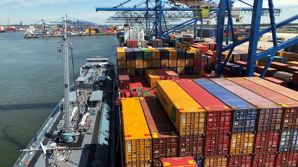 Containerships in Milestone LNG Bunkering Op