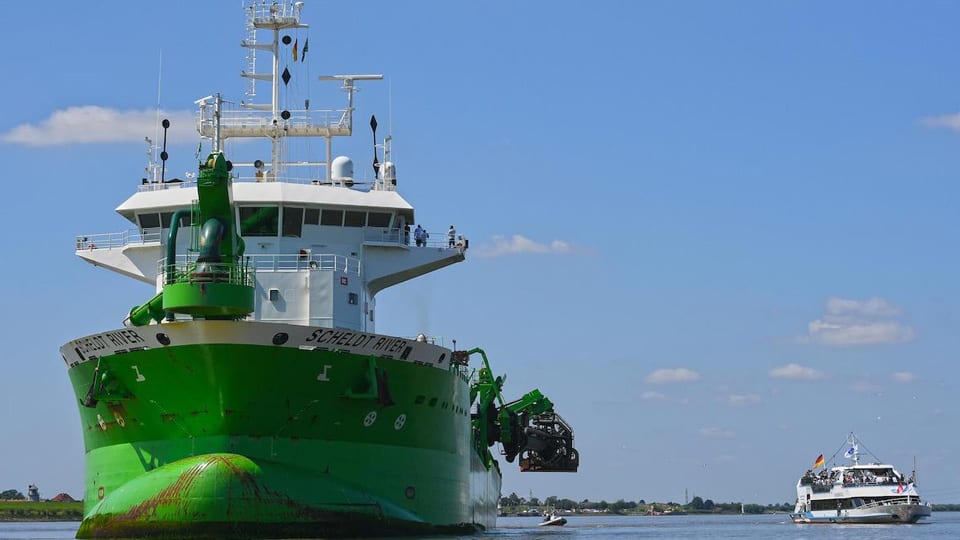 Elbe River Dredging Kicks Off