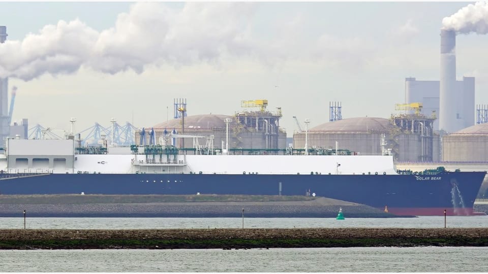 Golar LNG Fixes New Charters, Secures USD 180 Mn Loan