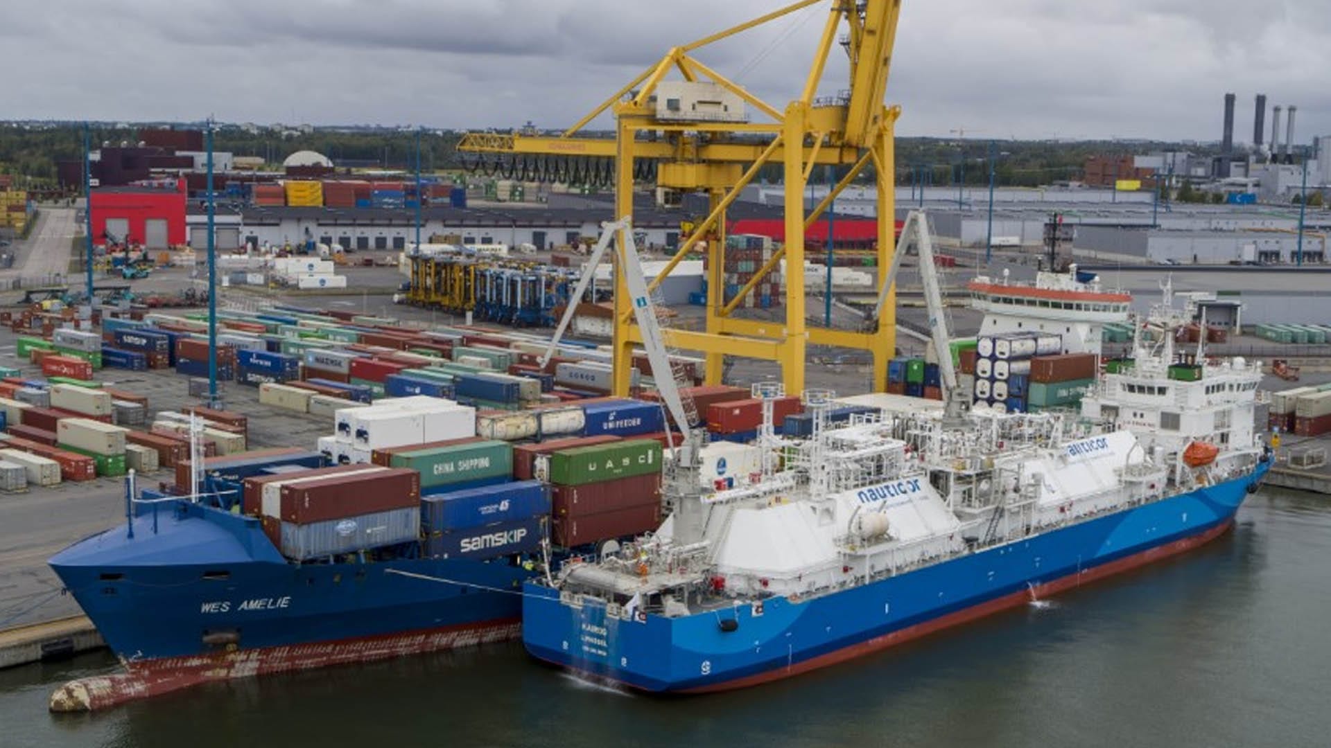 Kairos, Wes Amelie in 1st SIMOPS LNG Bunkering in Helsinki