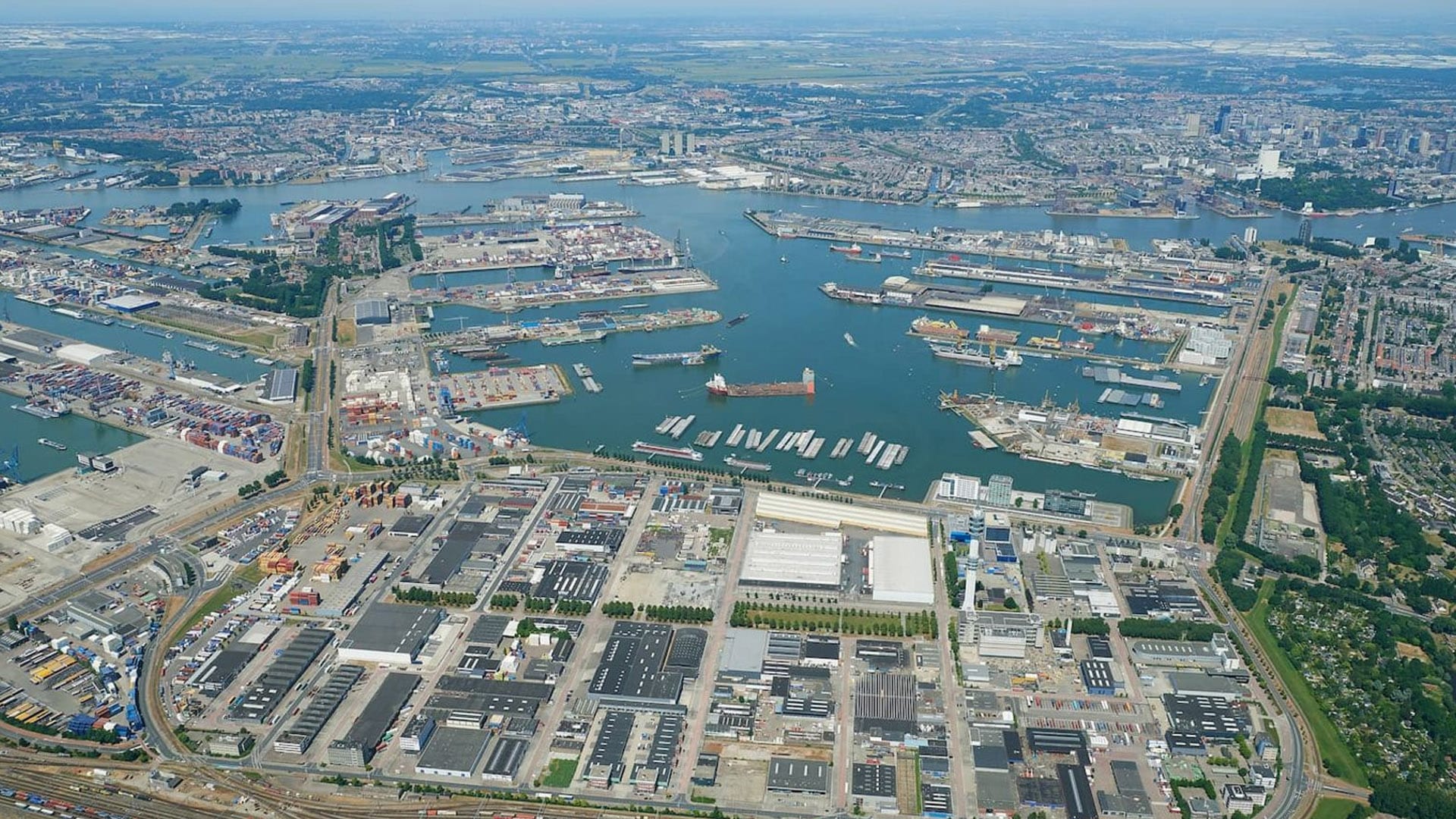 Port of Rotterdam: Box Volumes Keep Rising
