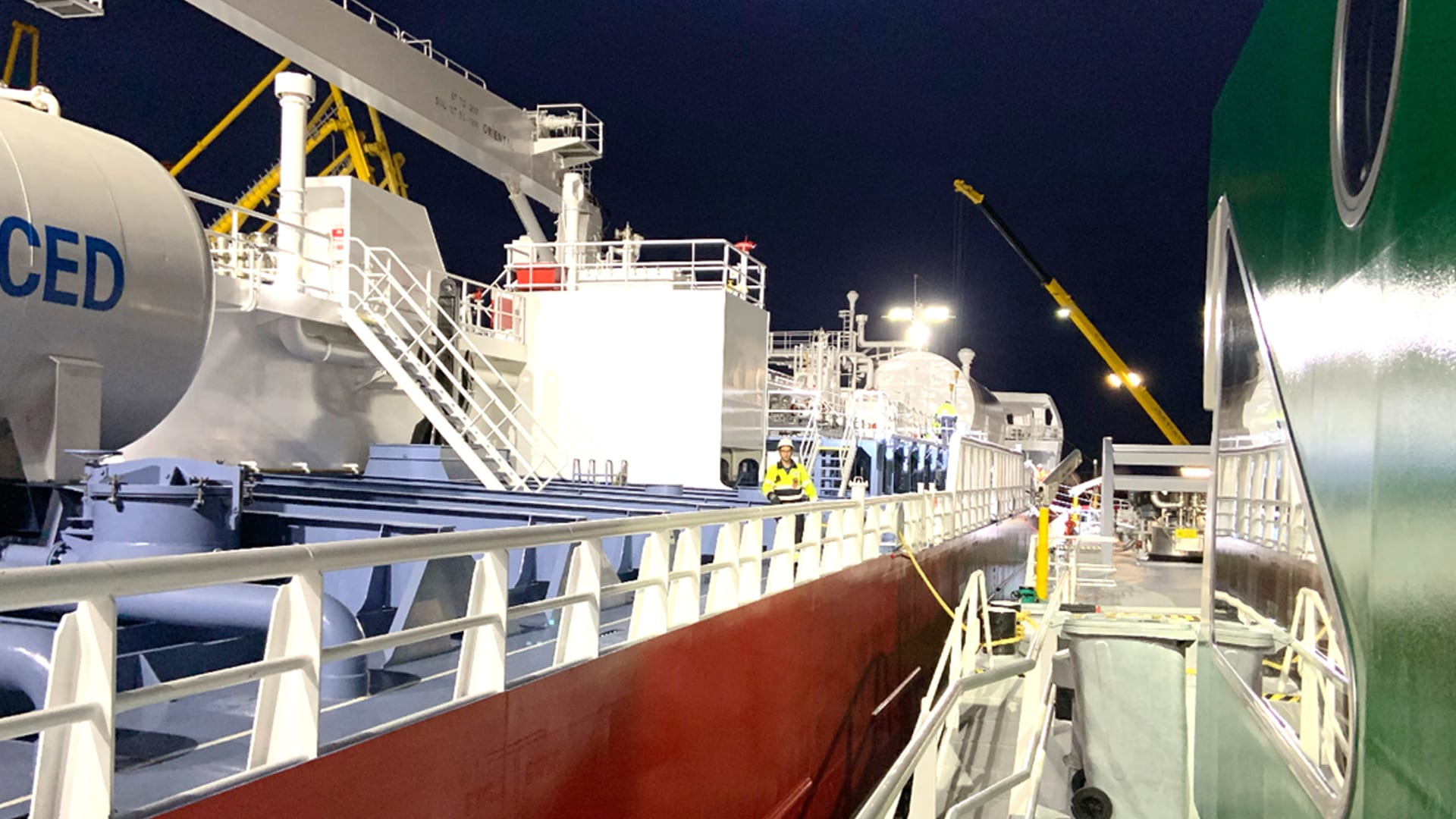 First SIMOPS LNG Bunkering Completed in Amsterdam