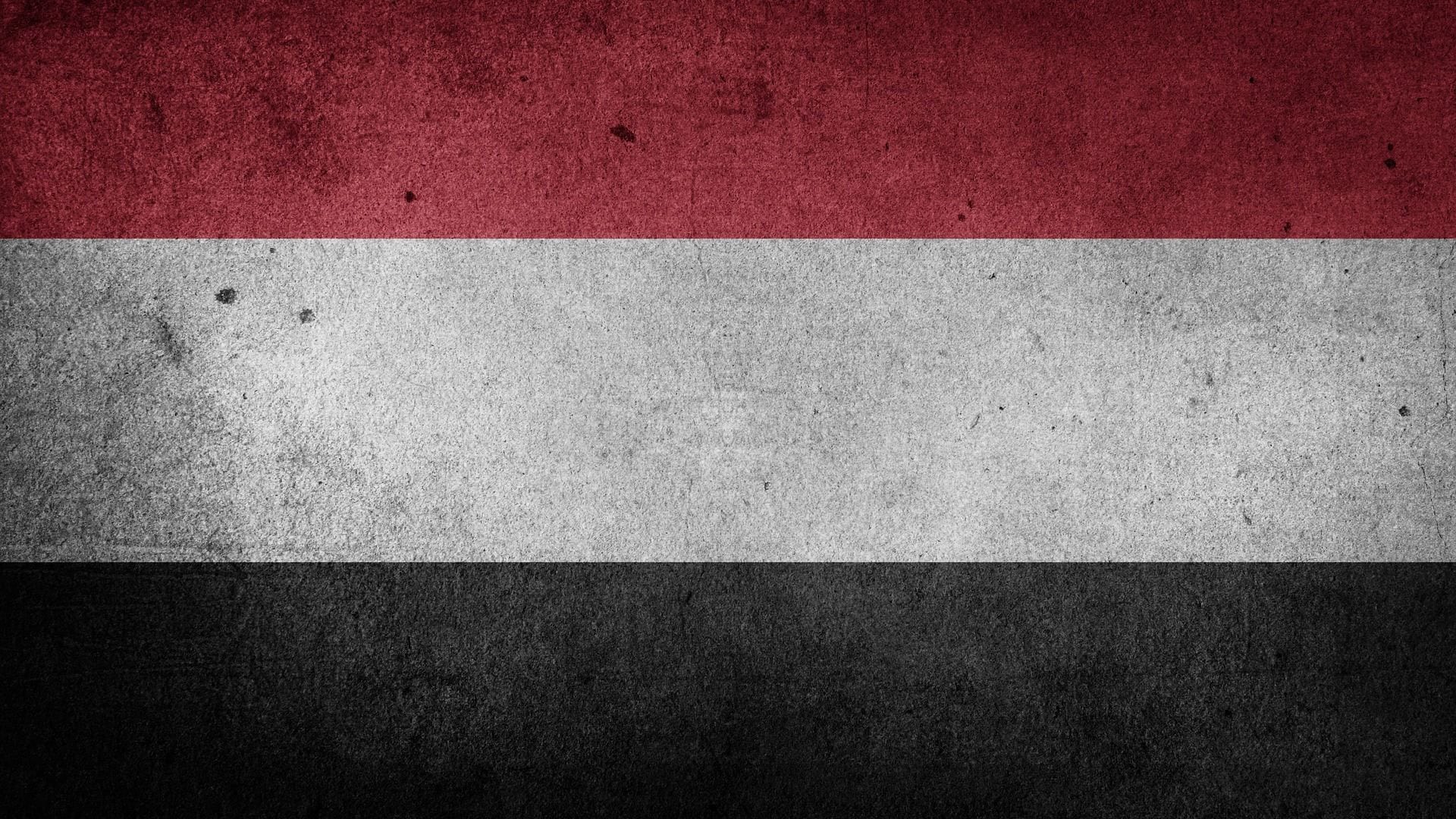 Report: Houthis Seeking Help to Prevent Massive Oil Spill off Yemen from Leaking FSO