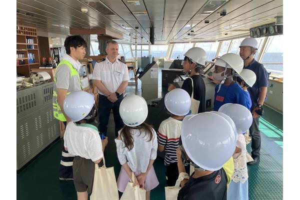 Question time with the captain of Harmony Leader. Source: NYK